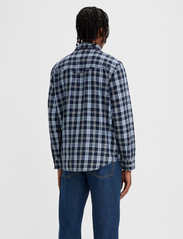 LEVI´S Men - RELAXED FIT WESTERN T2 MT FOLS - casual skjortor - light indigo - worn in - 4