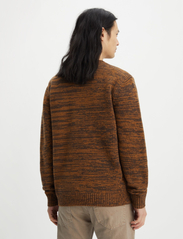 LEVI´S Men - ORIGINAL HM SWEATER MONKS ROBE - megztinis su apvalios formos apykakle - browns - 4