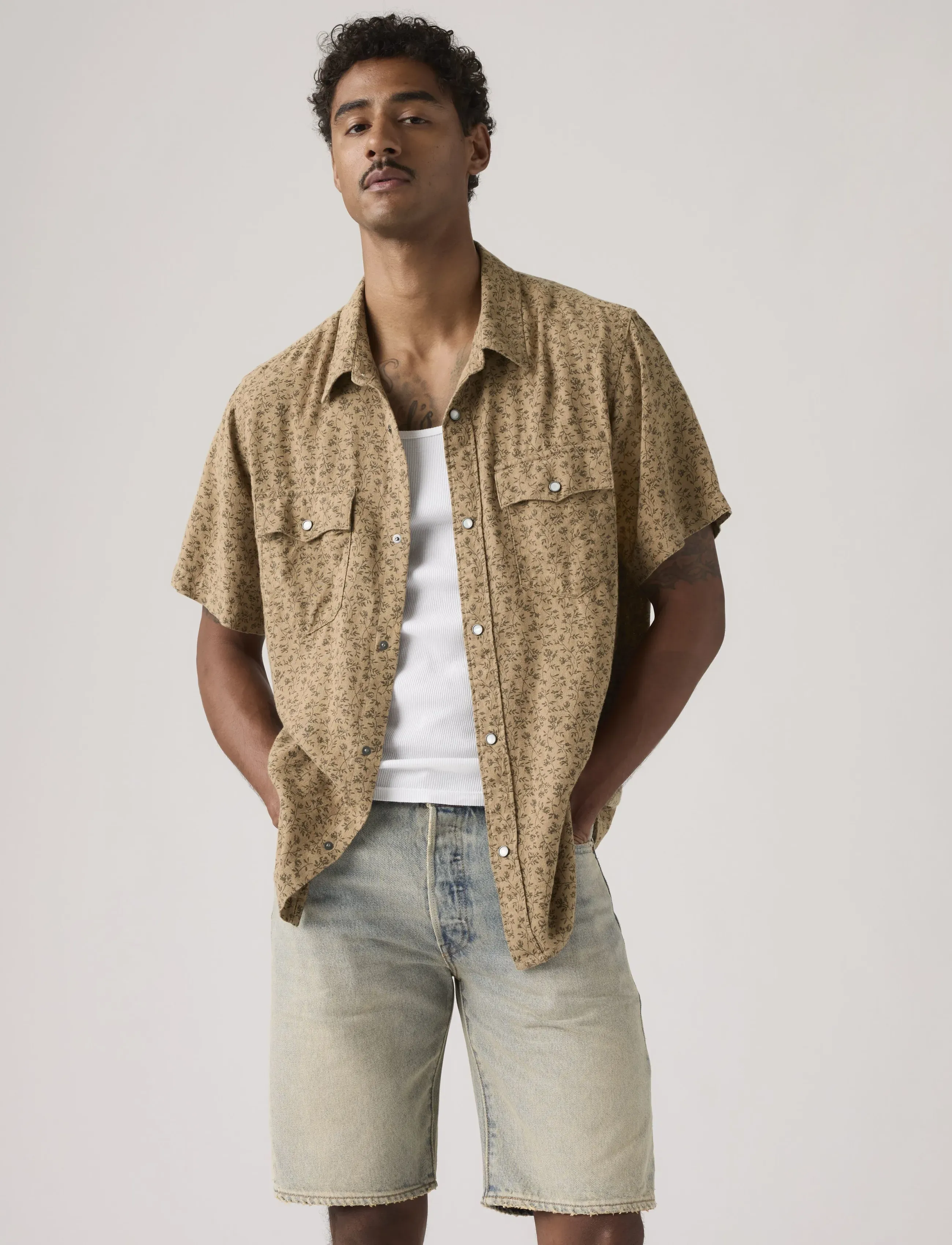 Levi's® SS RELAXED FIT WESTERN BRAN FL - Vis alt - BROWNS / brown