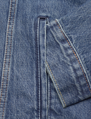 LEVI´S Men - RELAXED FIT TRUCKER WATERFALLS - spijkerjasjes zonder voering - med indigo - worn in - 8