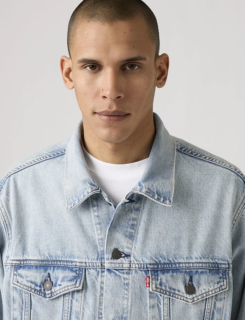 Levi's® - RELAXED FIT TRUCKER BRIGHTSIDE - ungefütterte denimjacken - light indigo - worn in - 4