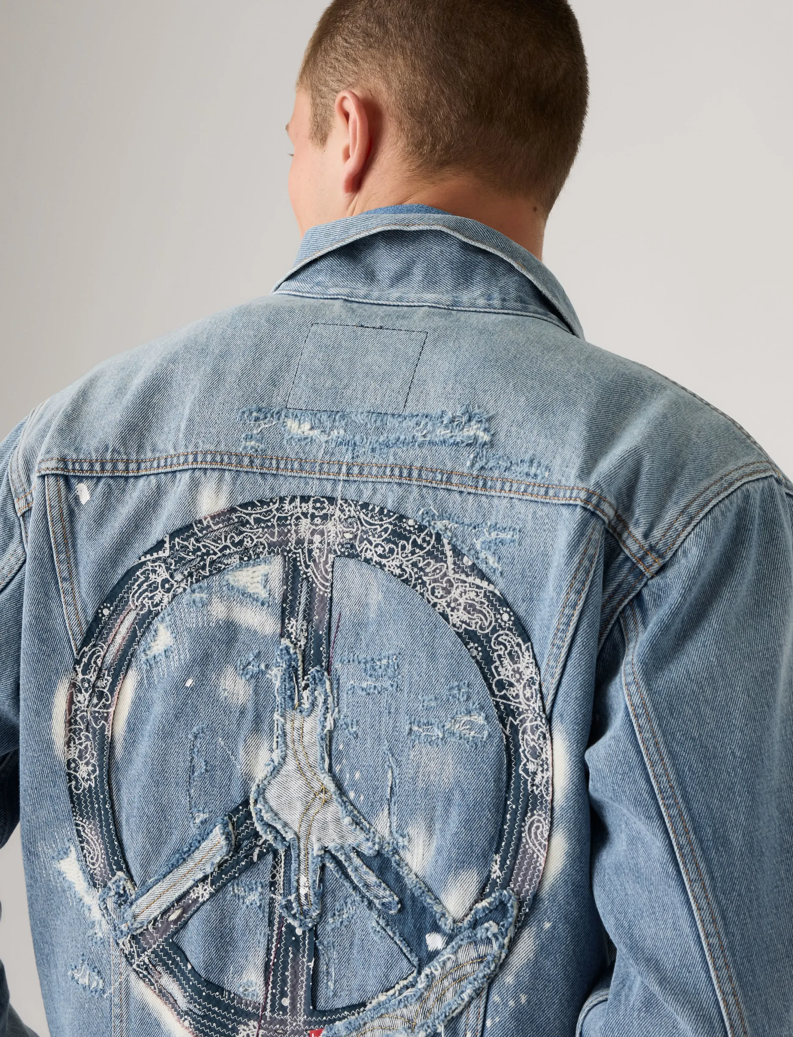Levi's® - RELAXED FIT TRUCKER PAINT SPLA - ofodrade jeansjackor - med indigo - worn in - 5