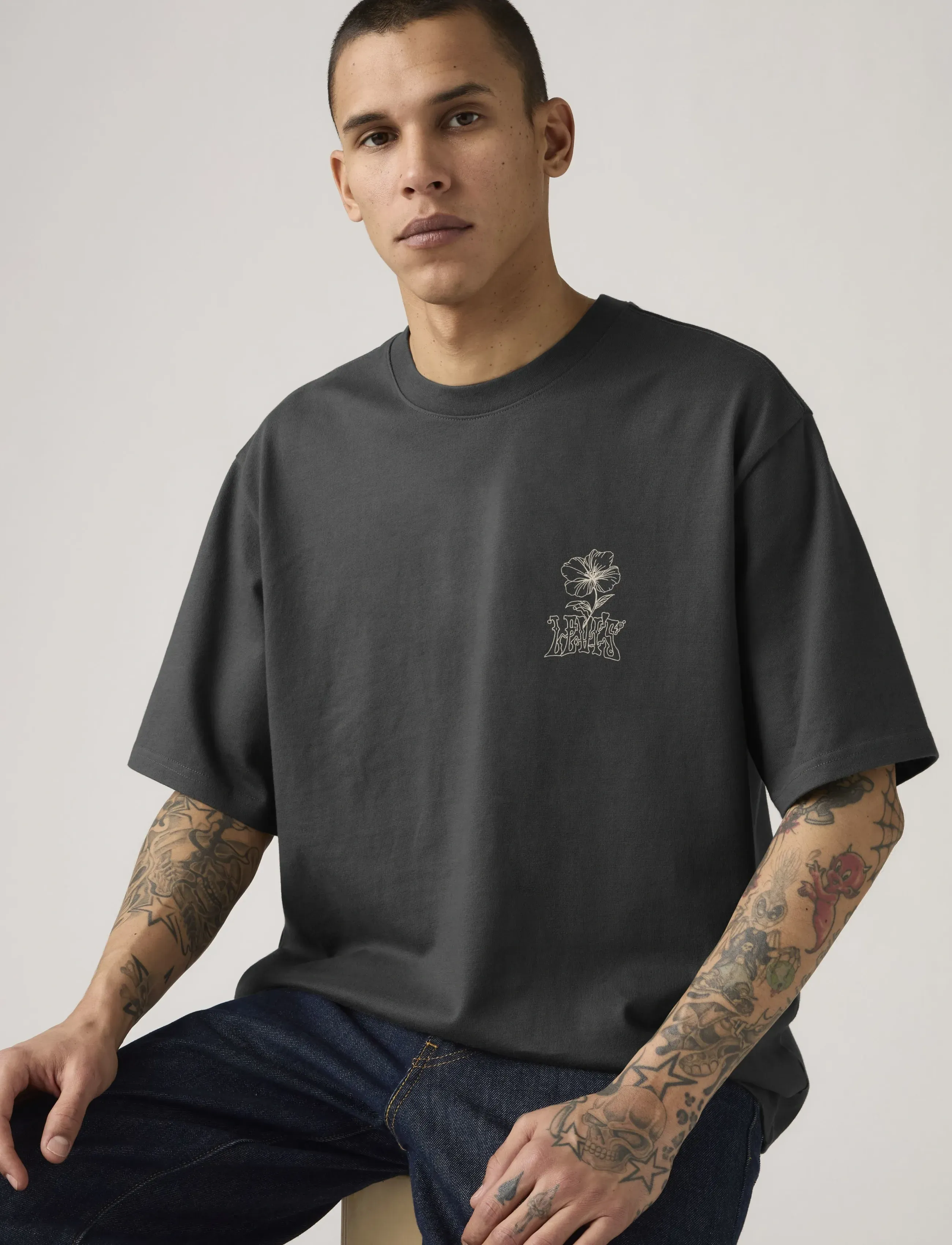 Levi's® HALF SLEEVE TEE LEVIS TONAL SC - Kleidung - BLACKS / black