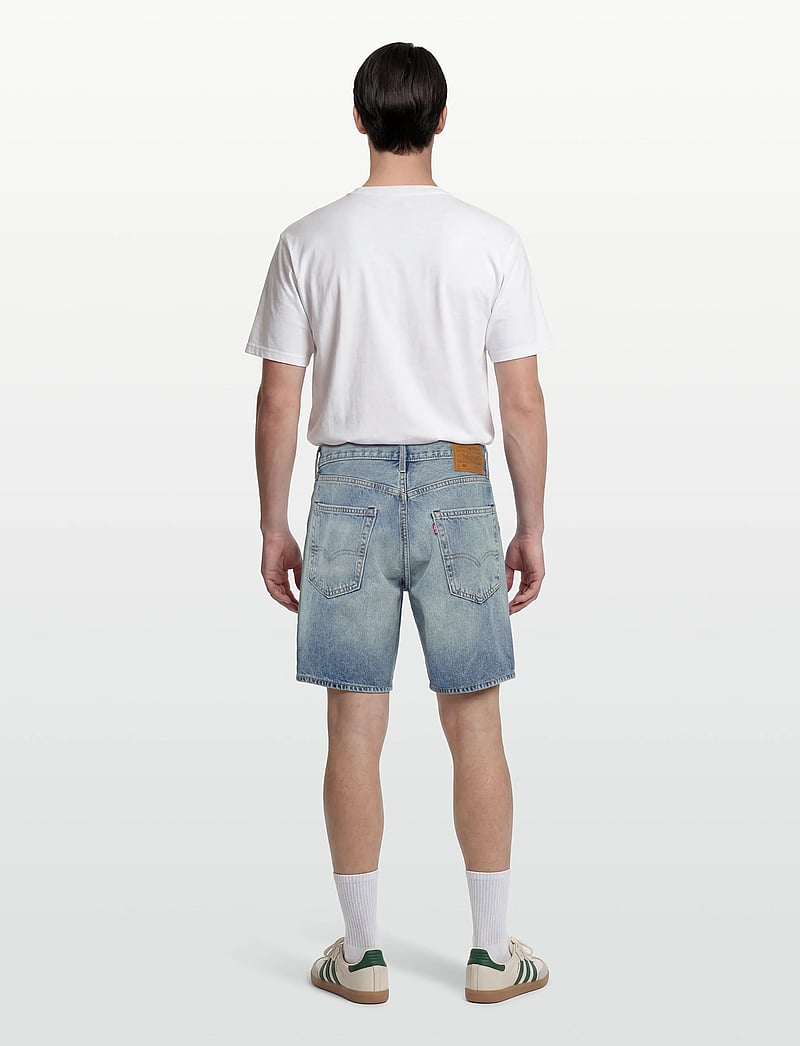 Levi's® - 468 LOOSE SHORTS LIGHT WORKOUT - jeans shorts - light indigo - worn in - 4