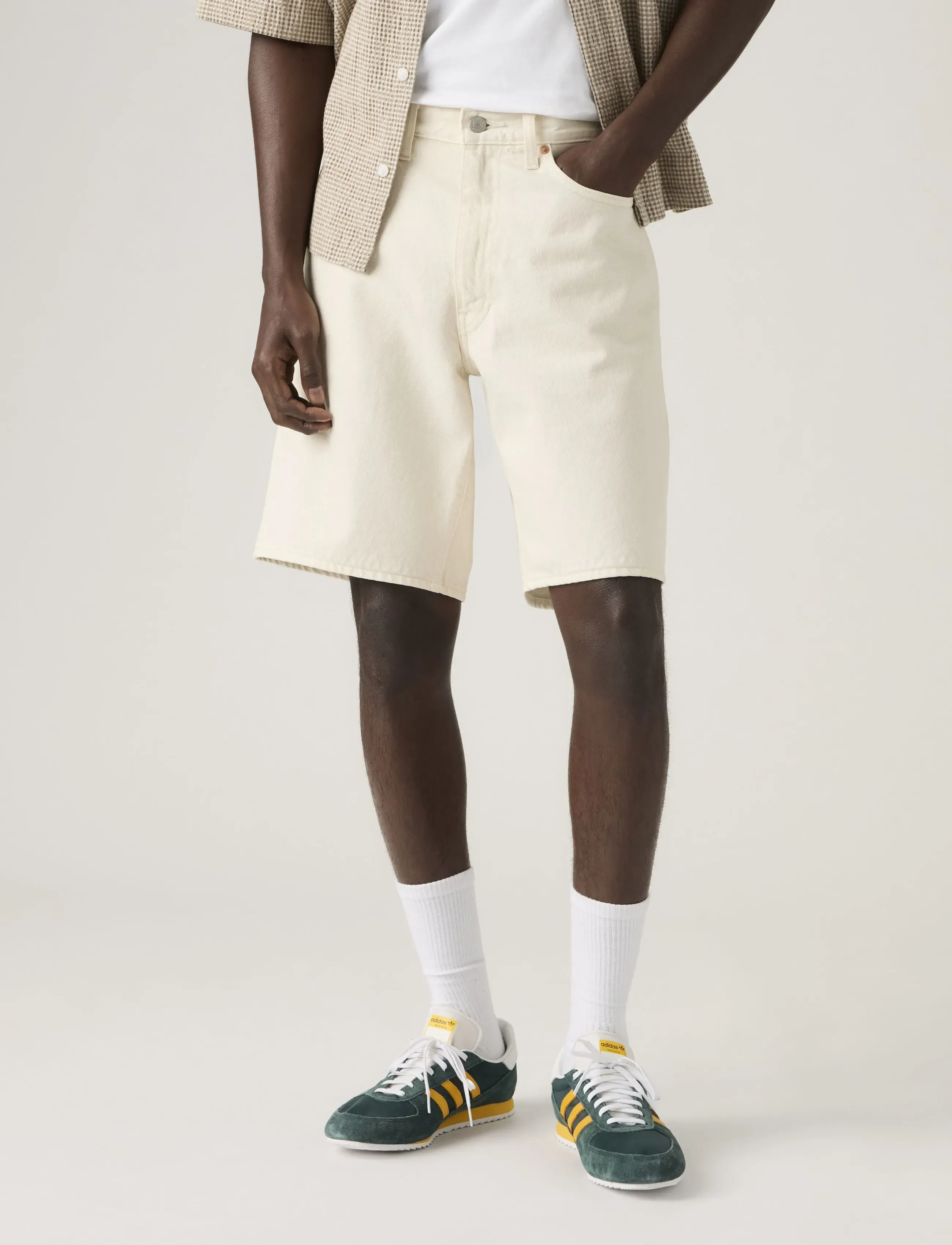 Levi's® - 468 LOOSE SHORTS ECRU BONE SHO - lühikesed teksapüksid - whites - 5