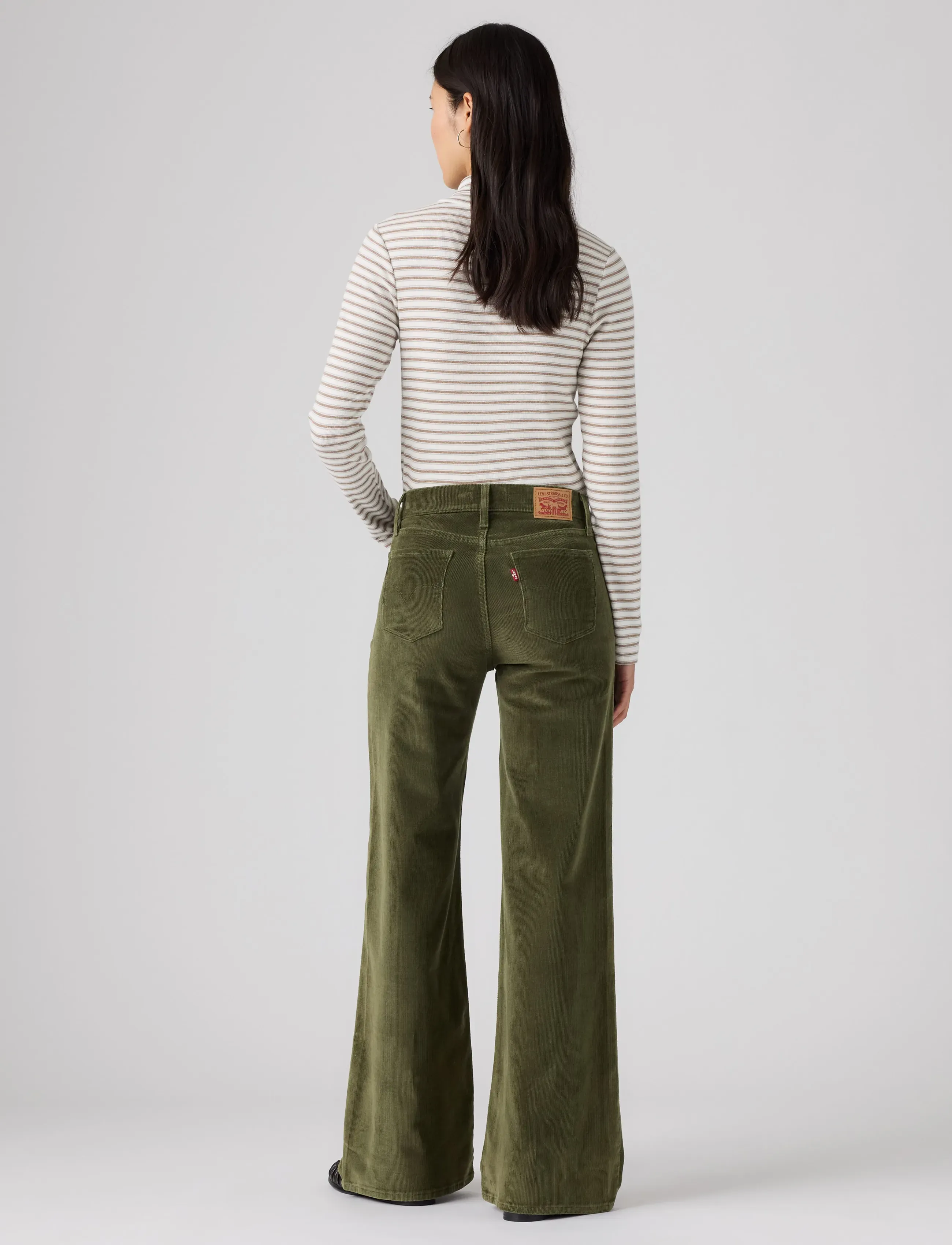 Levi's® - 318 SHAPING WIDE LEG OLIVE NIG - cordhosen - greens - 4