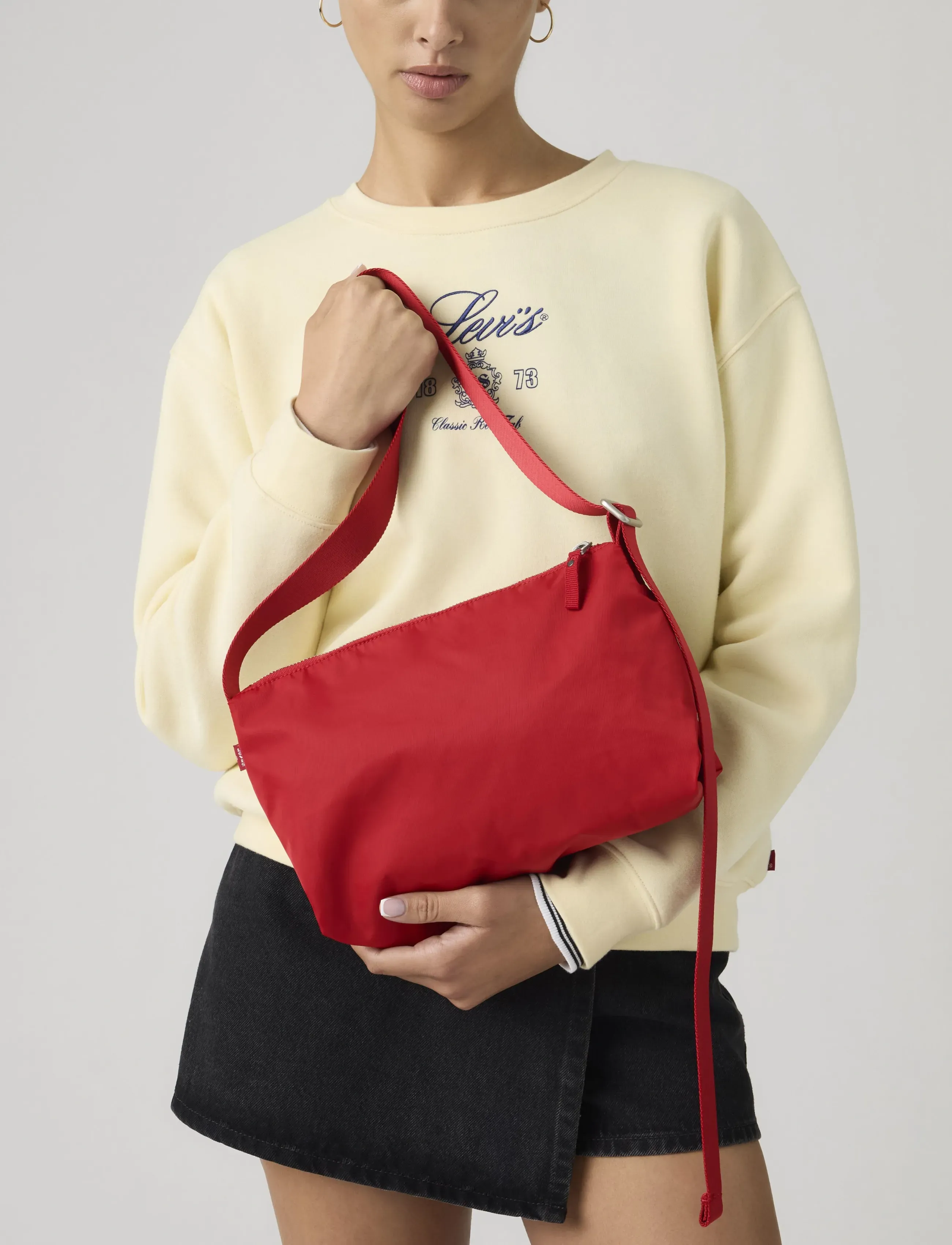 Levi's® - ALI SMALL SHOULDER BAG OV URBA - crossbody bags - reds - 4
