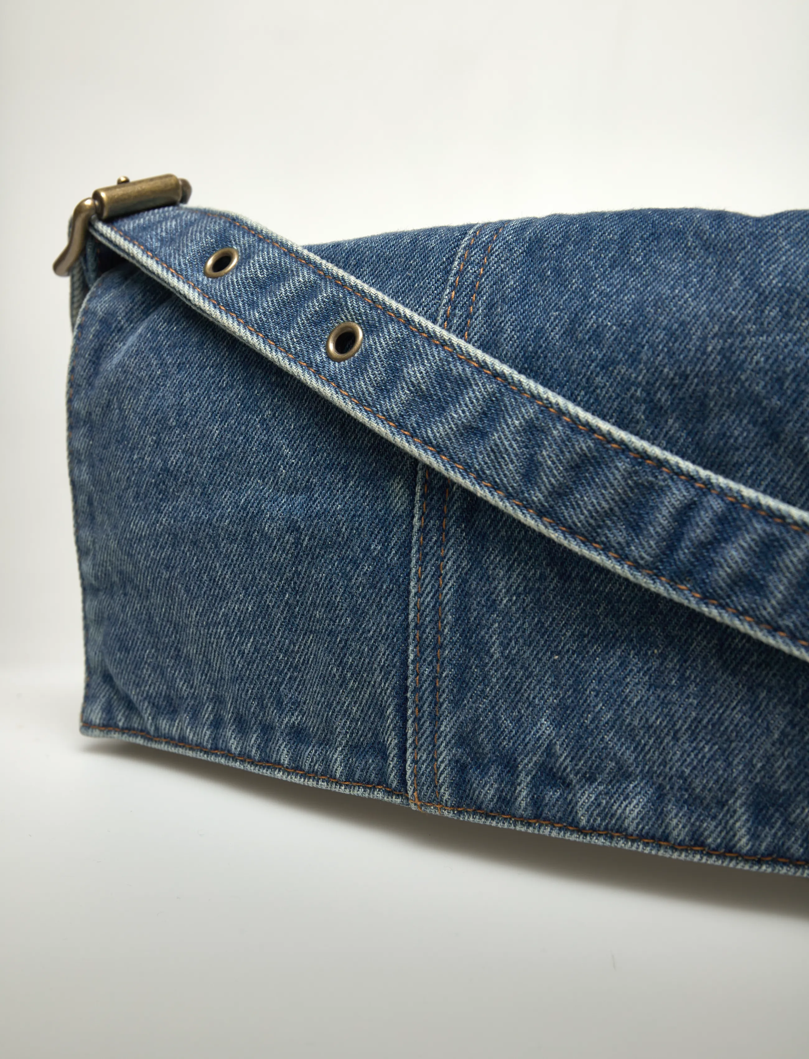 Levi's® - BRANNAN SHOULDER BAG SHE WASHE - special occasions - dark indigo - worn in - 5