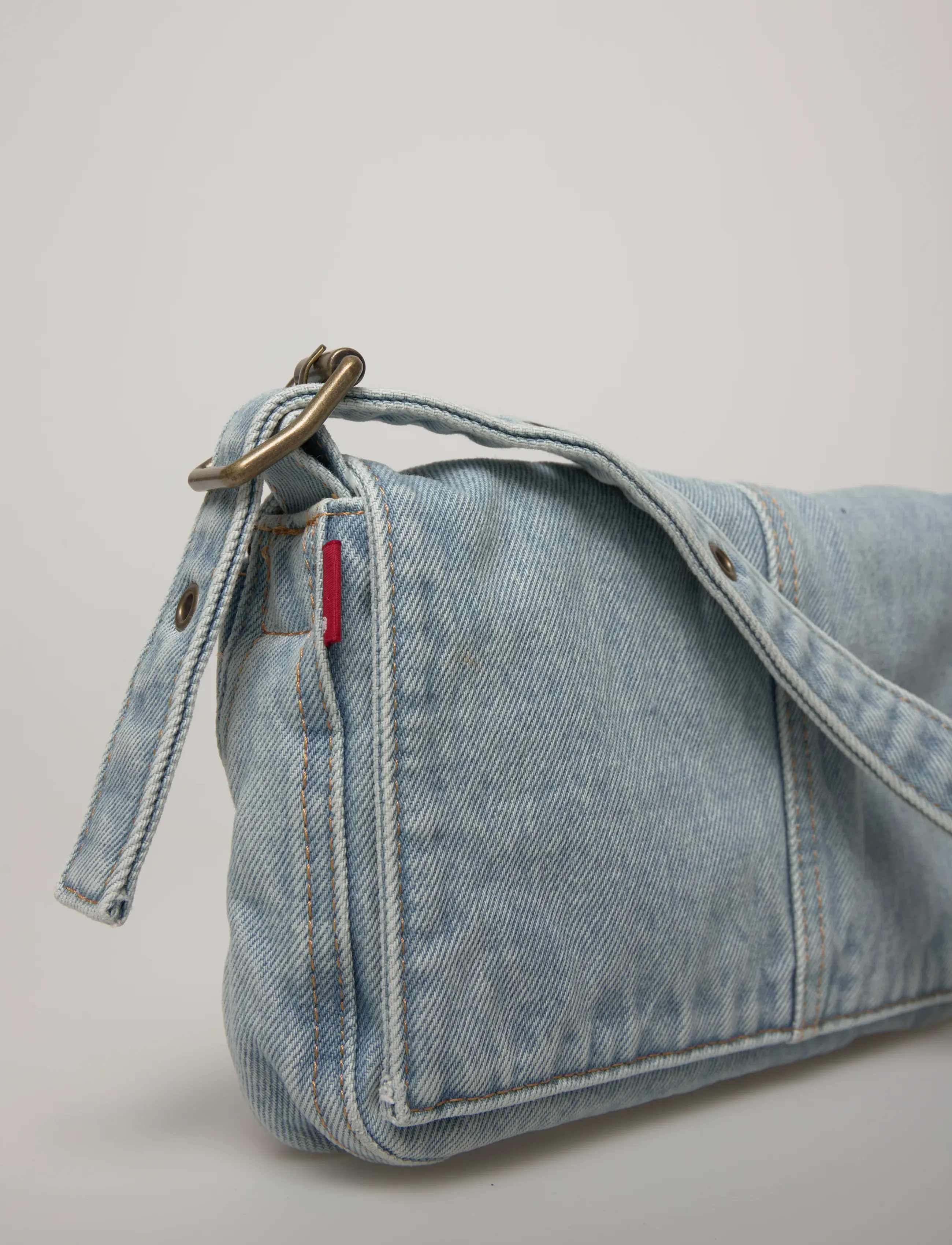 Levi's® - BRANNAN SHOULDER BAG OCEAN IND - alltags-style - light indigo - flat finis - 5