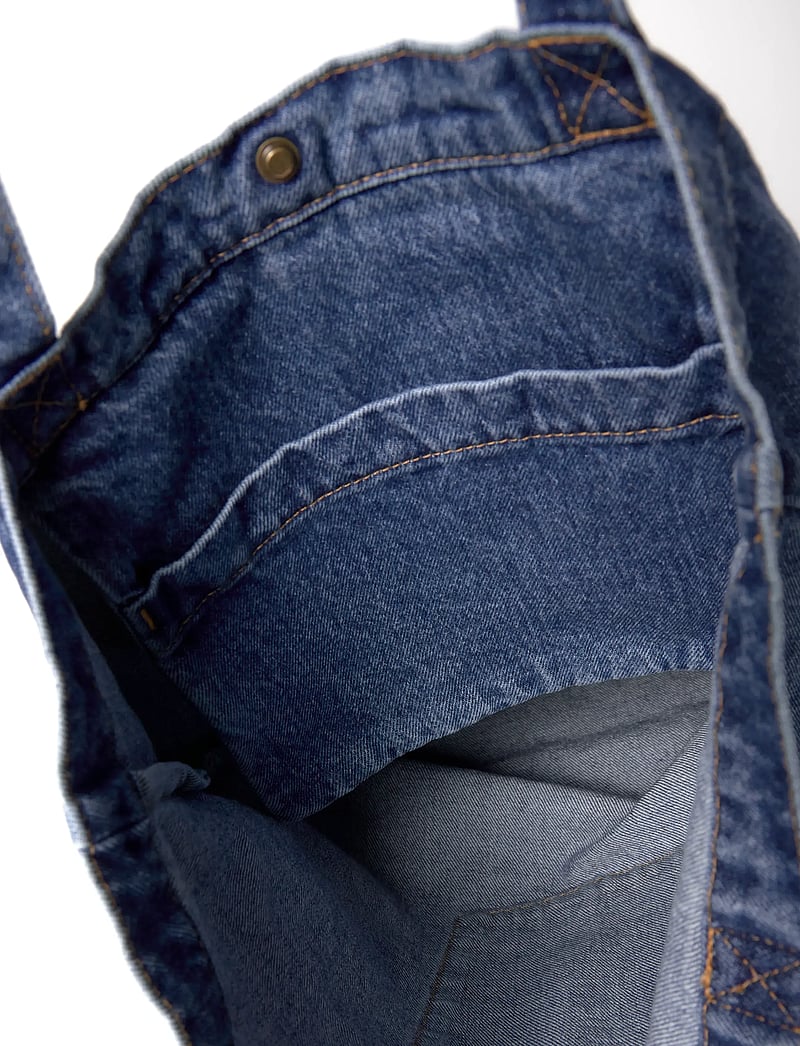 Levi's® - BACK POCKET TOTE ELEVATION OCE - tote bags - med indigo - flat finish - 5