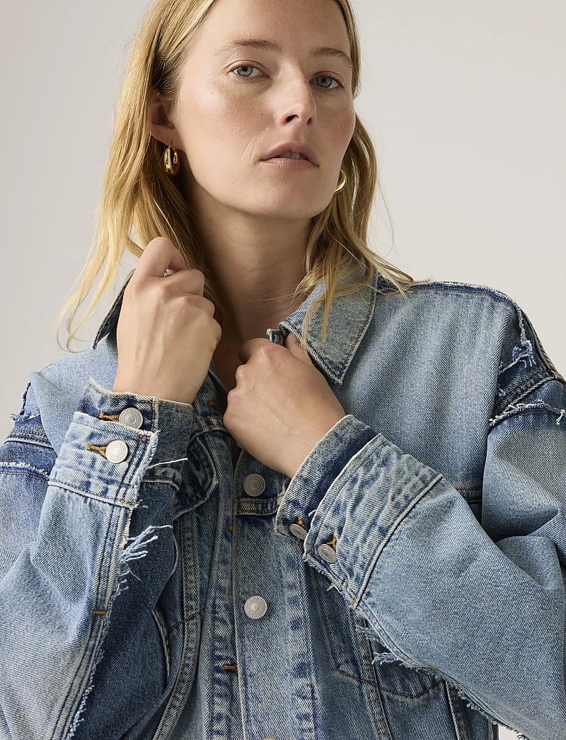 Levi's® - DECON 90S TRUCKER UPON REFLECT - kevadjoped - med indigo - worn in - 4