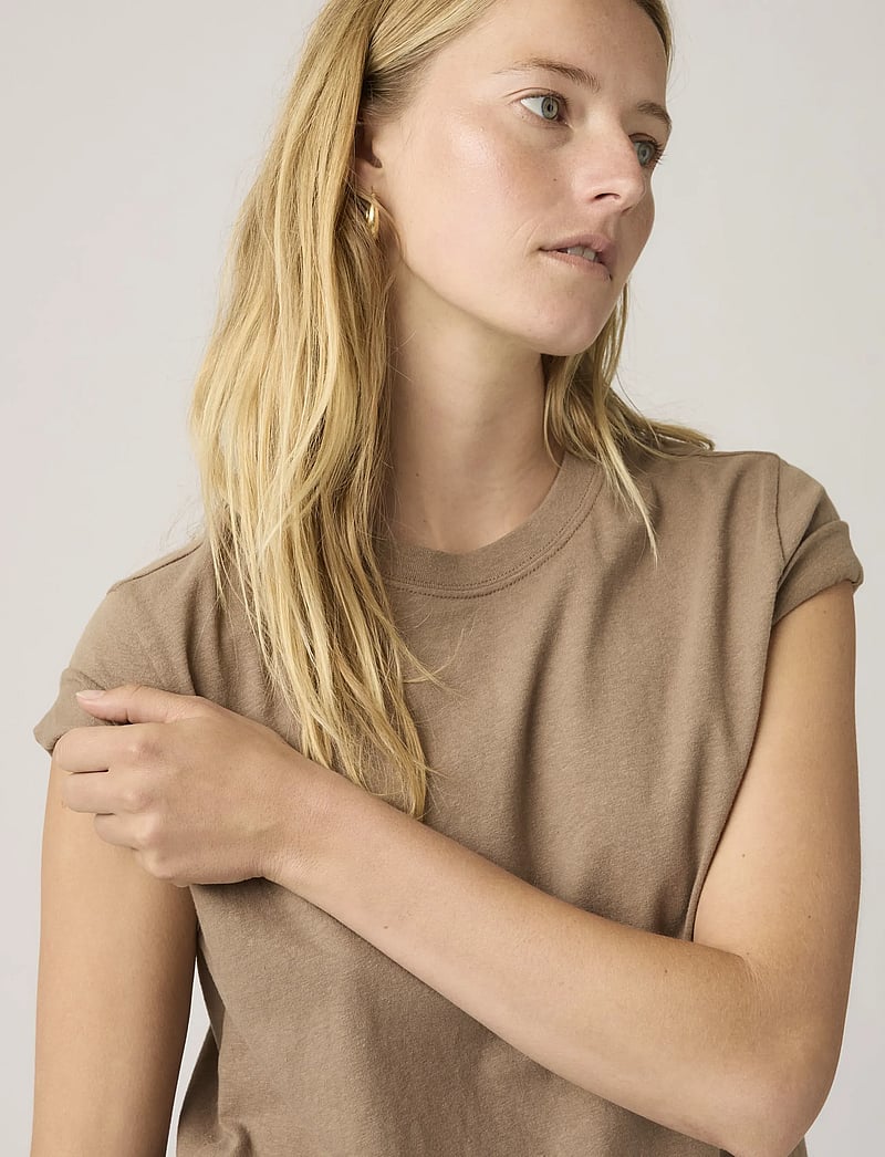 Levi's® - FAVORITE SLUB TEE PINE BARK - t-shirts - browns - 4