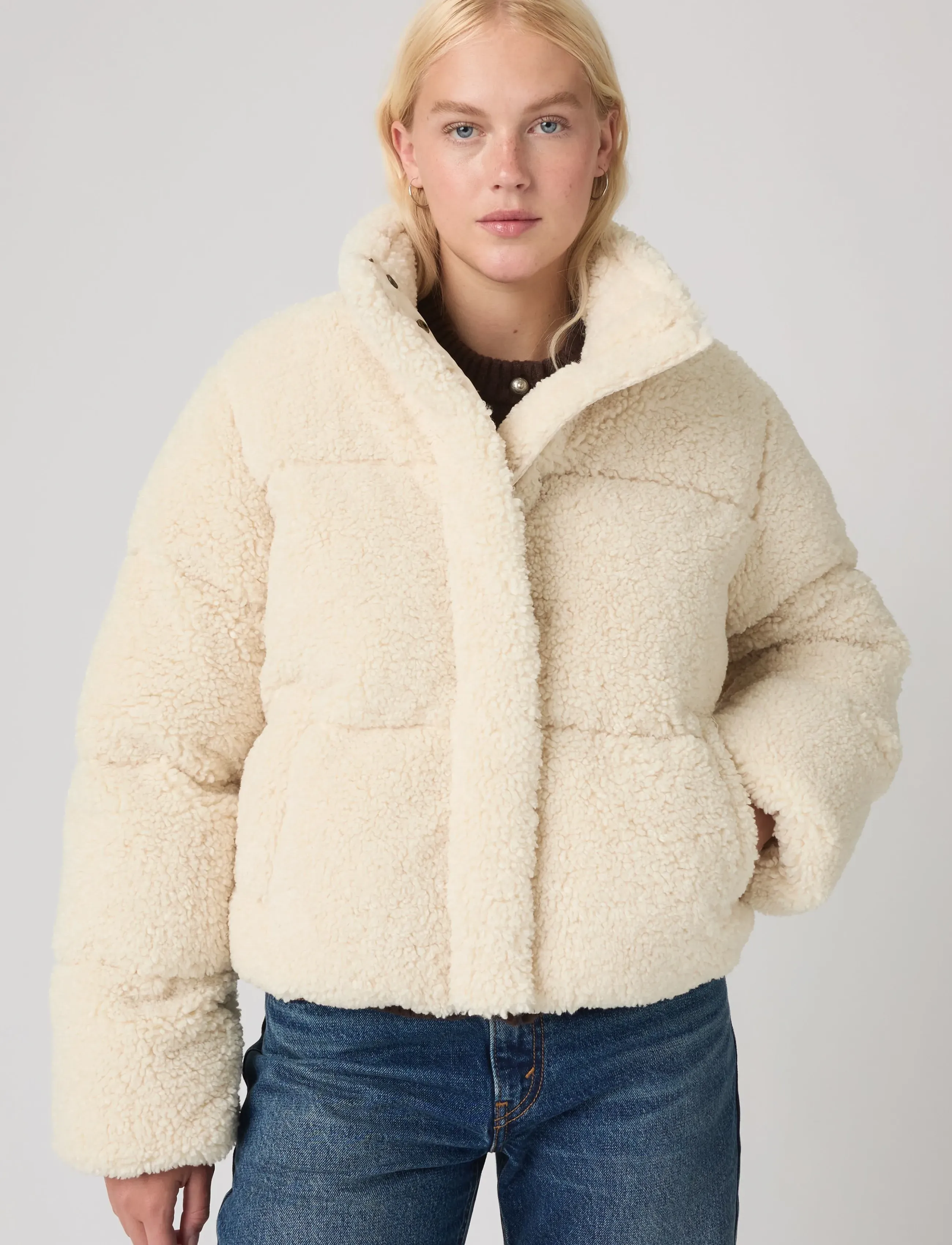 Levi's® BRYNN CROP PUFFER NOVELTY WHIT - Kläder - NEUTRALS1 / cream