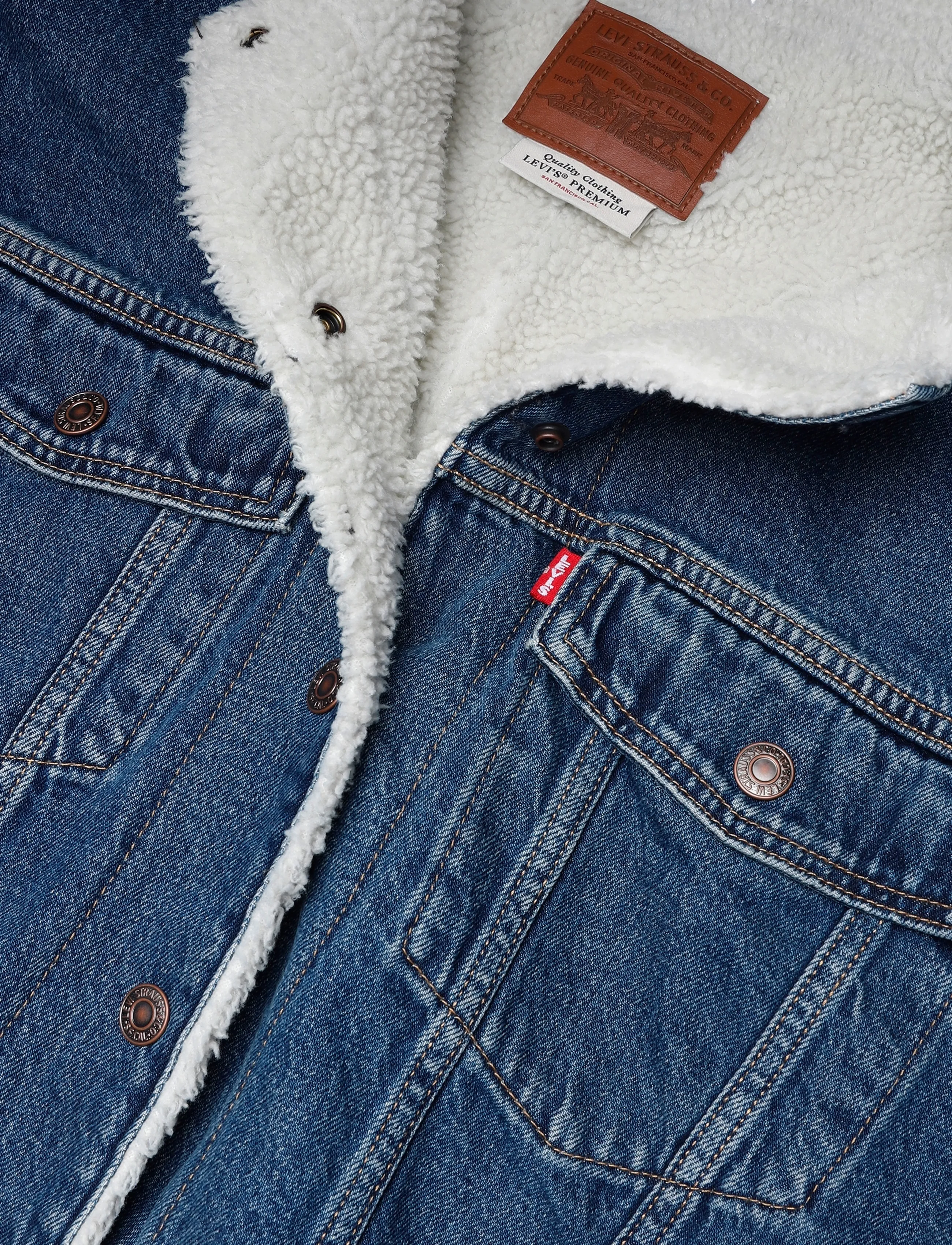 Levi's® - COLLARLESS CROP SHERPA TRUCKER - med indigo - worn in - 5
