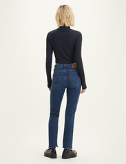 LEVI´S Women - 724 HIGH RISE STRAIGHT Z0746 D - slim jeans - dark indigo - worn in - 4