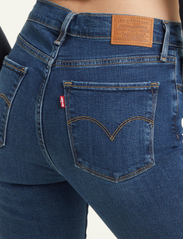 LEVI´S Women - 724 HIGH RISE STRAIGHT Z0746 D - džinsa bikses ar tievām starām - dark indigo - worn in - 6