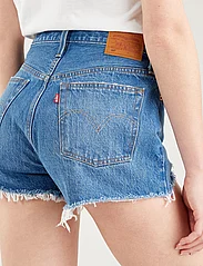 LEVI´S Women - 501 ORIGINAL SHORT OXNARD ATHE - jeansshorts - med indigo - worn in - 6