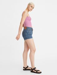 LEVI´S Women - 501 ORIGINAL SHORT SALSA HALFW - denim shorts - med indigo - flat finish - 3
