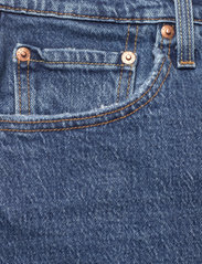 LEVI´S Women - 501 ORIGINAL SHORT SALSA HALFW - jeansshorts - med indigo - flat finish - 6