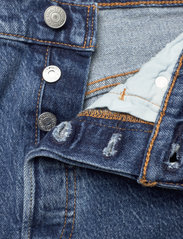 LEVI´S Women - 501 ORIGINAL SHORT SALSA HALFW - korte jeansbroeken - med indigo - flat finish - 7