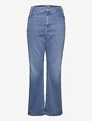 LEVI´S Women - 725 PL HR BOOTCUT RIO RAVE PLU - bootcut jeans - light indigo - worn in - 0