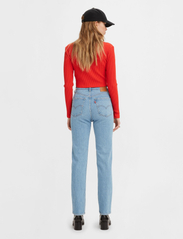 LEVI´S Women - 70S HIGH SLIM STRAIGHT Z0639 M - sirge säärega teksad - med indigo - worn in - 4