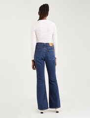 LEVI´S Women - 70S HIGH FLARE SONOMA TRAIN - flared jeans - med indigo - worn in - 3