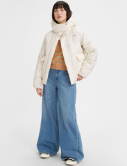 LEVI´S Women - LUNA CORE PUFFER SHORT SUGAR S - winter jackets - multi-color - 4