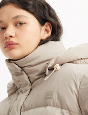 LEVI´S Women - XL BUBBLE PUFFER LIGHT MINK - winter jackets - neutrals - 4