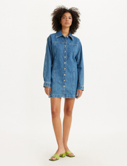 LEVI´S Women - SHAY DENIM DRESS OLD 517 BLUE - denimkjoler - light indigo - worn in - 4