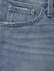 LEVI´S Women - 80S MOM SHORT Z7227 LIGHT INDI - jeansshorts - light indigo - worn in - 8