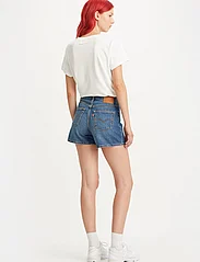 LEVI´S Women - 80S MOM SHORT YOU SURE CAN - short en jeans - med indigo - worn in - 4