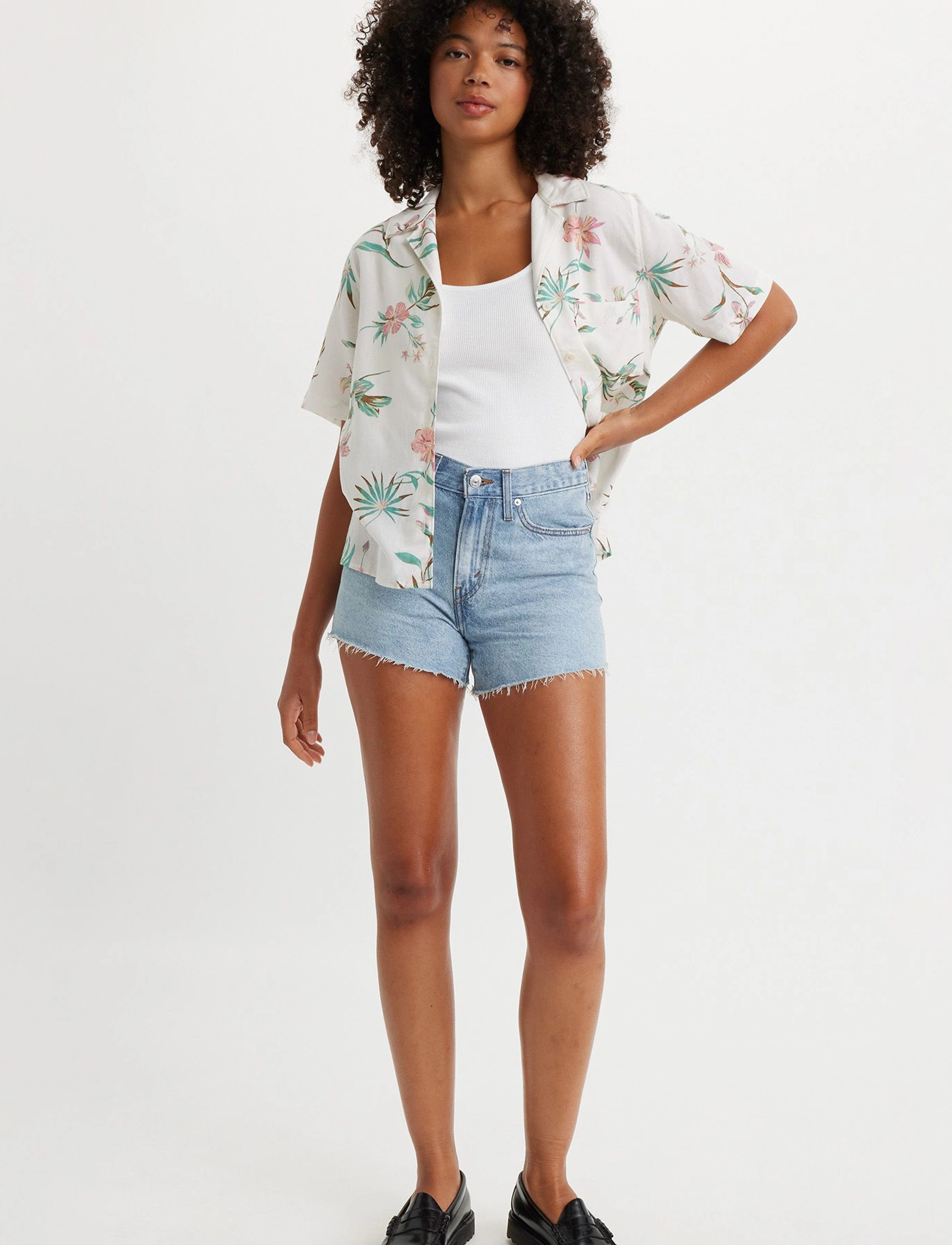 LEVI´S Women - 80S MOM SHORT MAKE A DIFFERENC - light indigo - worn in - 2