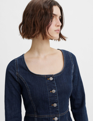 LEVI´S Women - VEDA DENIM DRESS COOL NATASIA - jeansklänningar - dark indigo - flat finish - 5