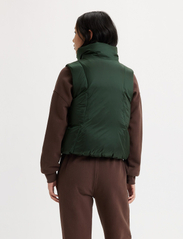 LEVI´S Women - PILLOW BUBBLE VEST DARKEST SPR - puffer vests - greens - 3
