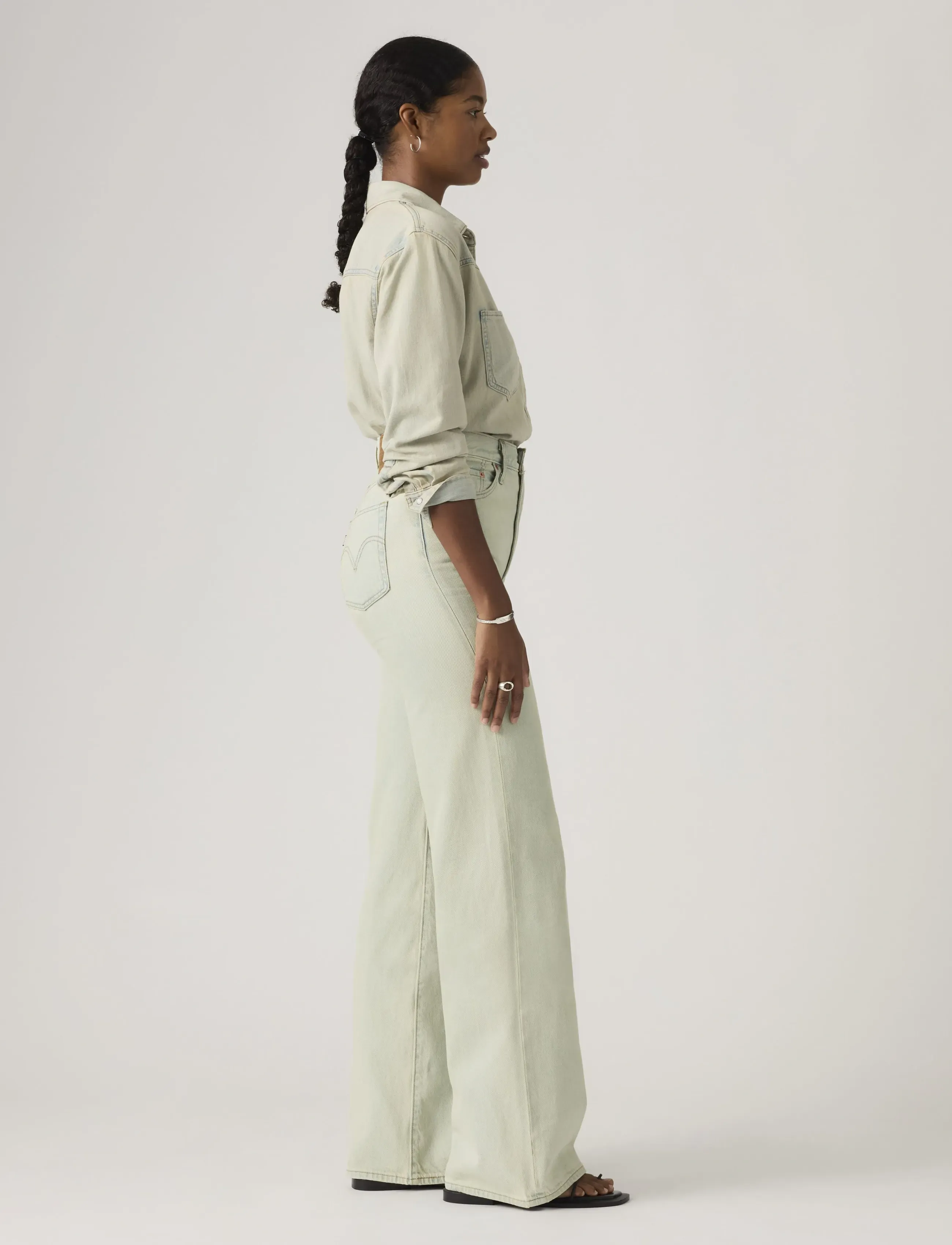 Levi's® - RIBCAGE WIDE LEG H223 DE ORO - hosen mit weitem bein - light indigo - flat finis - 3