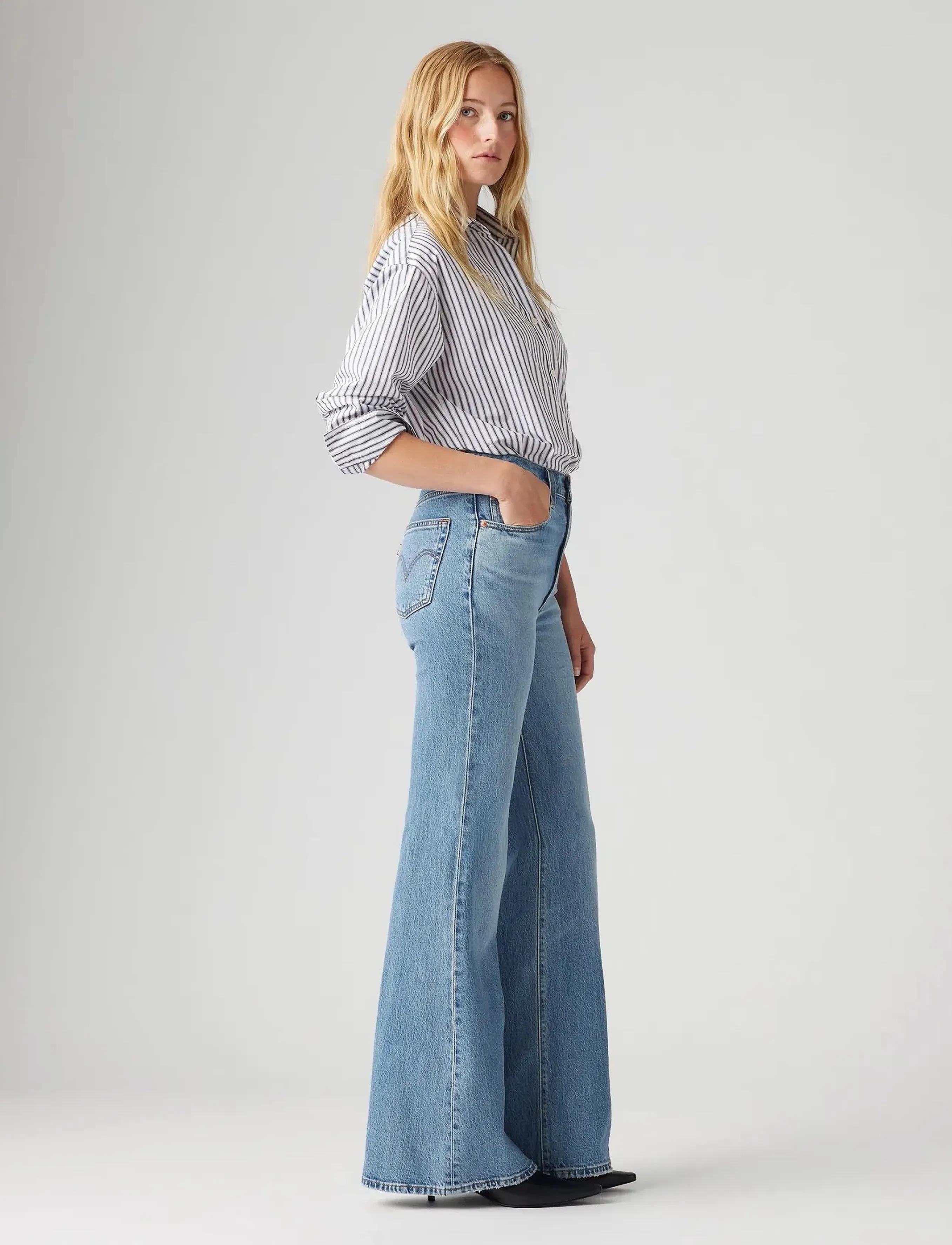 Levi's® - RIBCAGE BELLS NEXT SATURDAY NO - schlaghosen - med indigo - worn in - 3