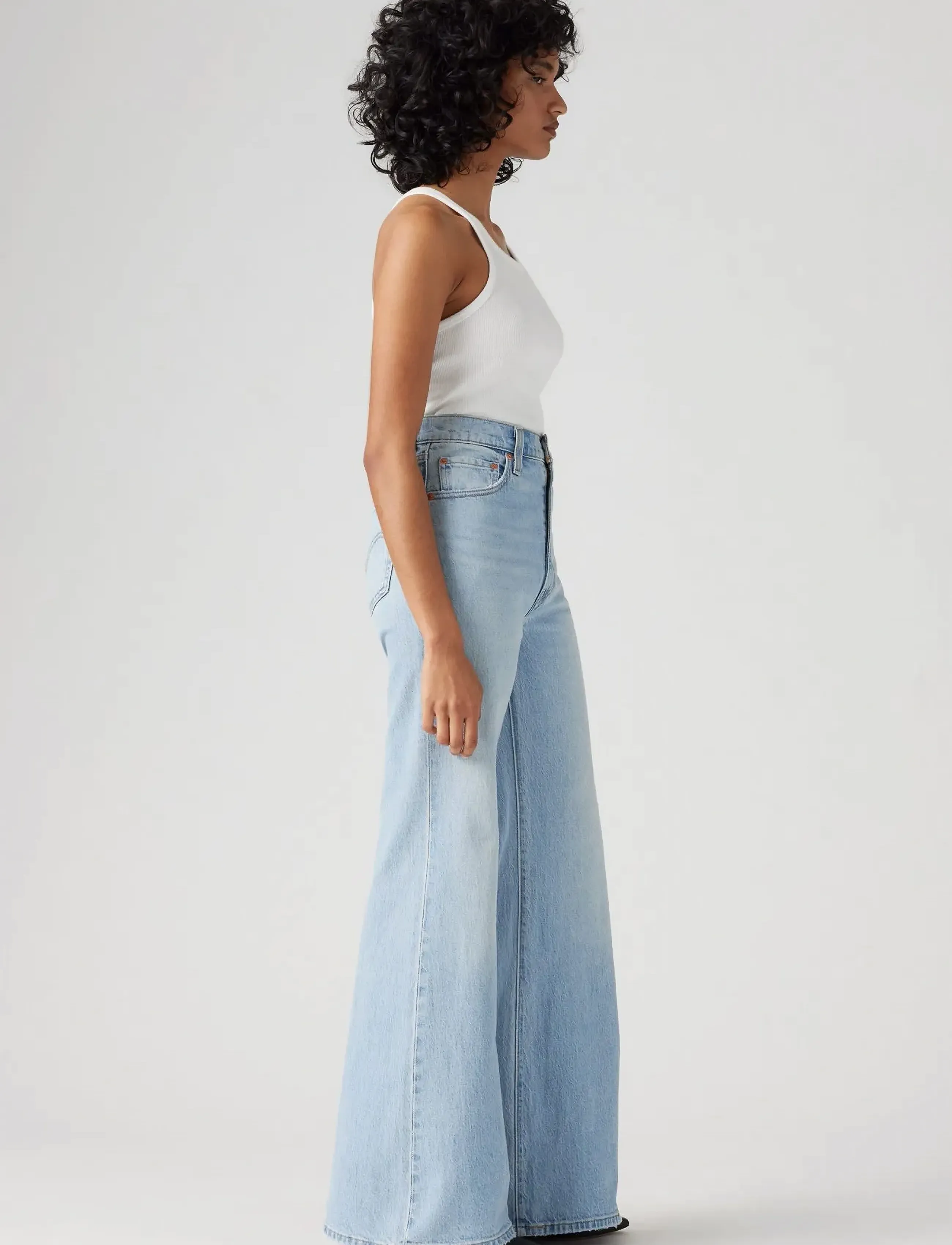 Levi's® - RIBCAGE BELLS SITS WELL TOGETH - light indigo - worn in - 3