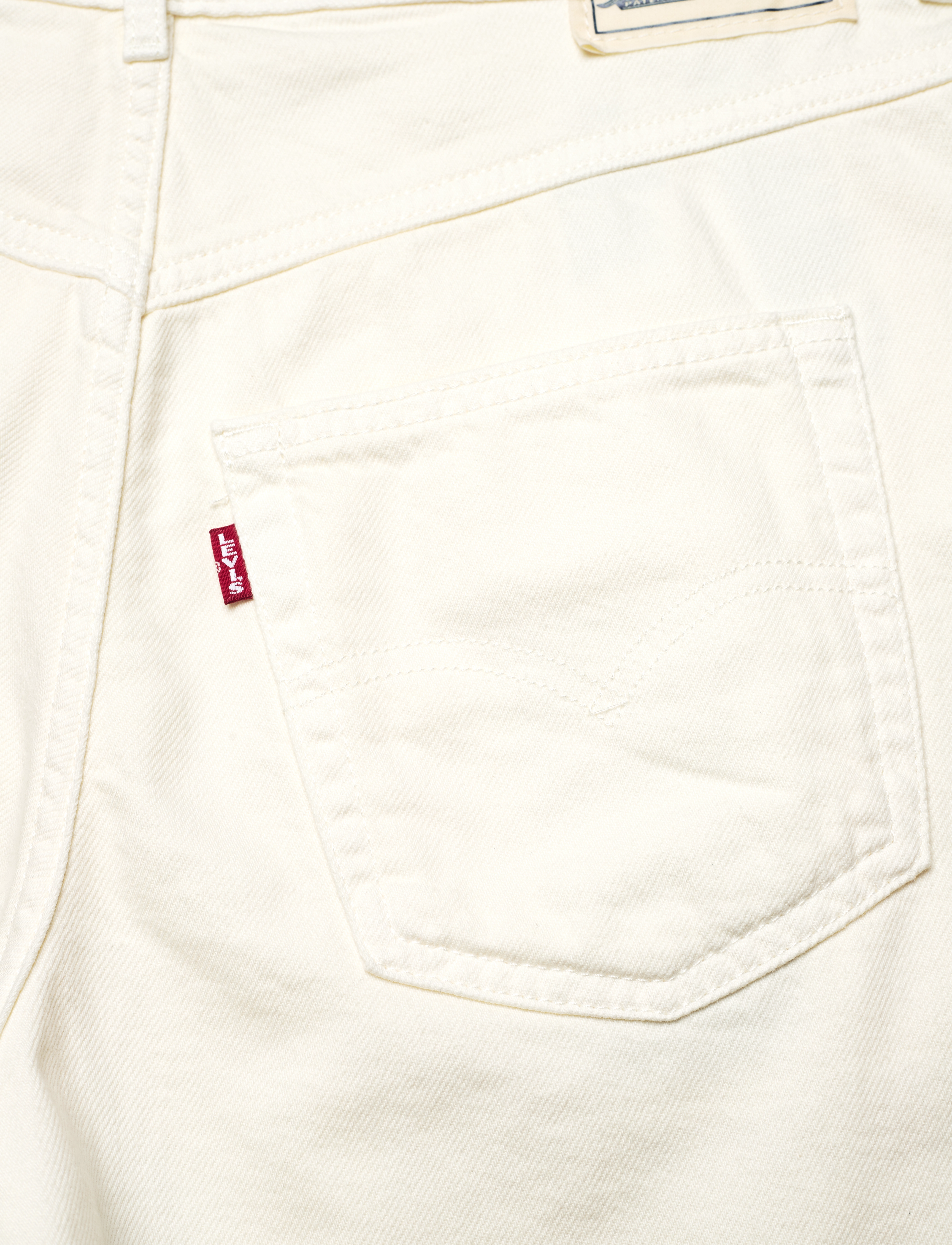 Levi's® - FEATHERWEIGHT MOM SHORT SERENI - whites - 4