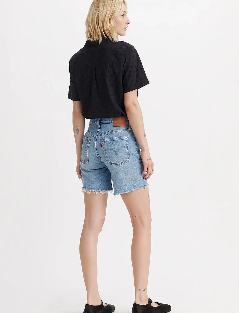 Levi's® - 501 MID THIGH SHORT LW FUN FLA - jeansshorts - light indigo - worn in - 4