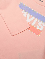 Levi's - LVG LS GRAPHIC TEE - långärmade t-shirts - peach nectar - 2