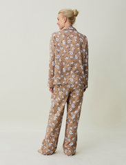 Lexington Home - Isabella Lyocell Printed Flower Pajama Set - fødselsdagsgaver - beige multi - 5