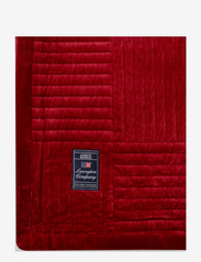 Lexington Home - Quilted Cotton Velvet Star Embroidered Bedspread - vooditekstiilid - red - 2