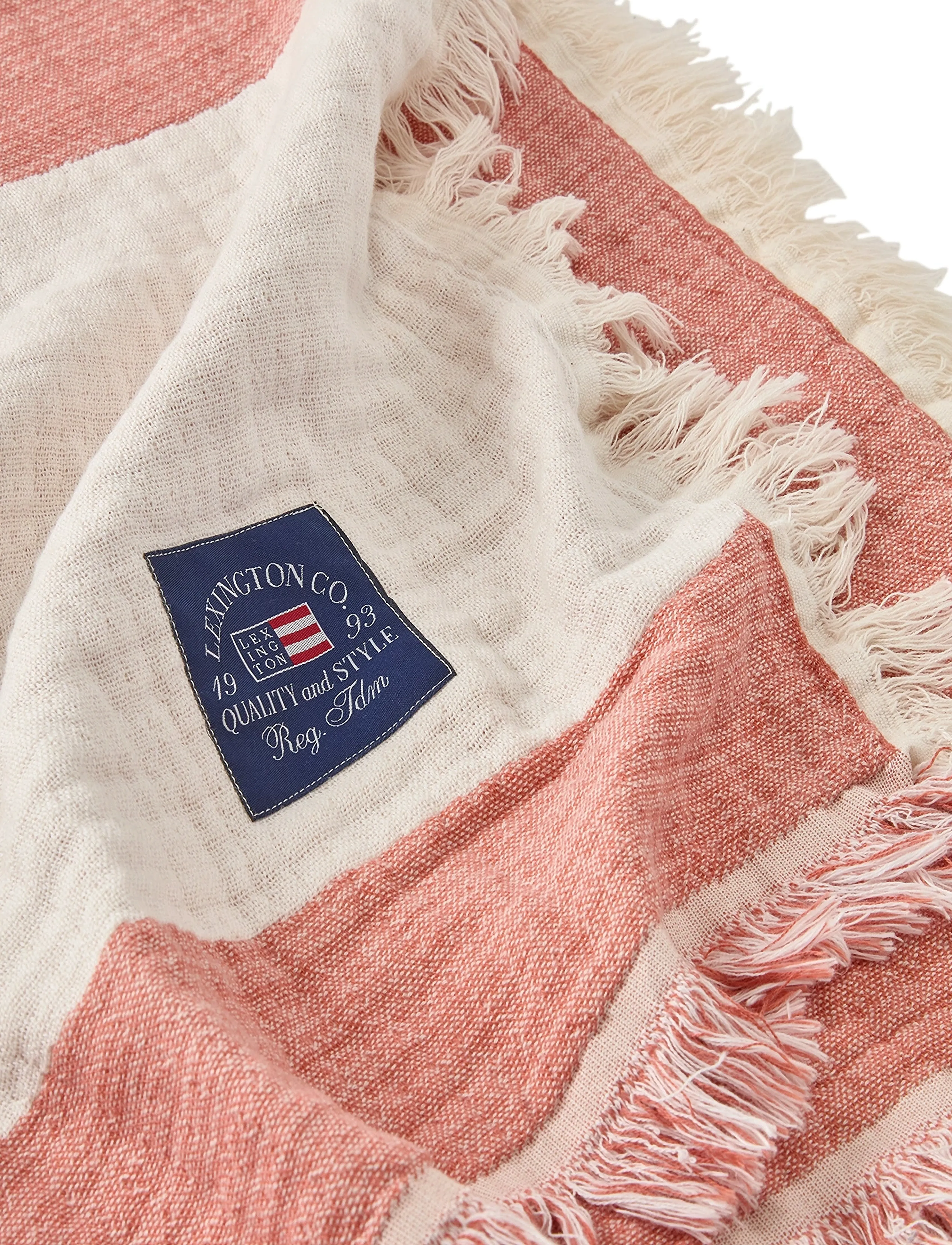 Lexington Home - Coral Jacquard Organic Cotton Blanket - couvertures - white/coral - 2