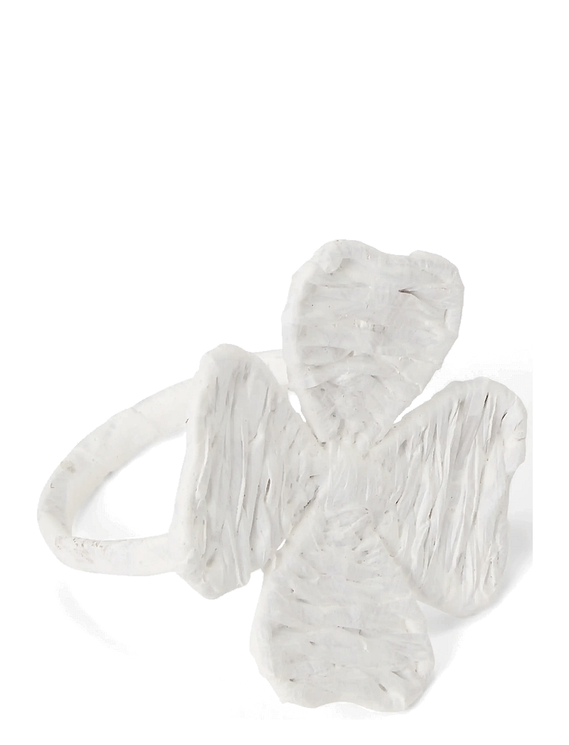 Lexington Home - Raffia Four-Leaf Clover Napkin Ring - white - 2