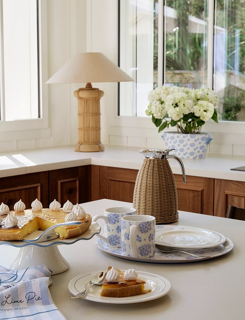 Lexington Home - Stoneware Wavy Cake Stand - kuchenplatten - white/blue - 2