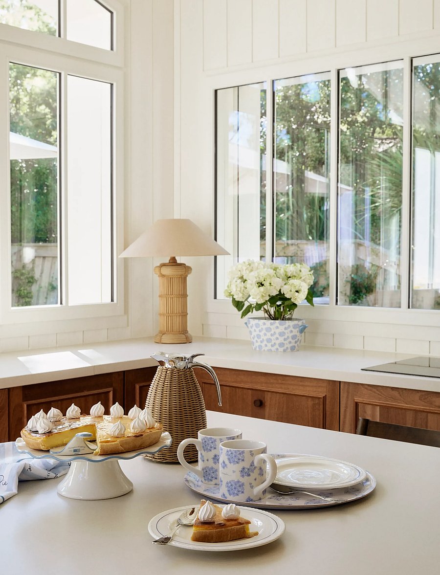 Lexington Home - Laminated Round Tray - blue/white - 0