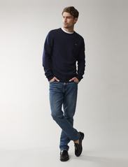 Lexington Clothing - Bradley Cotton Crew Sweater - megzti laisvalaikio drabužiai - dark blue - 2