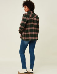 Lexington Clothing - Raven Organic Cotton Flannel Overshirt - sievietēm - green multi check - 3
