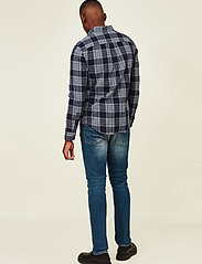 Lexington Clothing - Peter Lt Flannel Checked Shirt - ternede skjorter - blue multi check - 3
